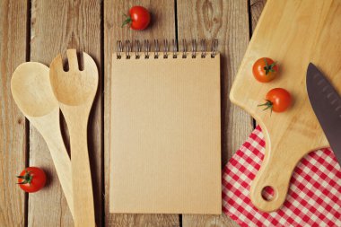Karton notepad ile mutfak eşyaları