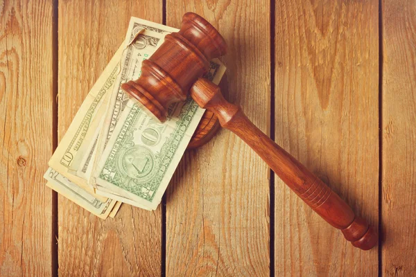 Judge gavel and money — Stock Photo, Image