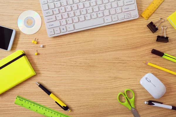 Plantilla de escritorio de oficina con teclado —  Fotos de Stock