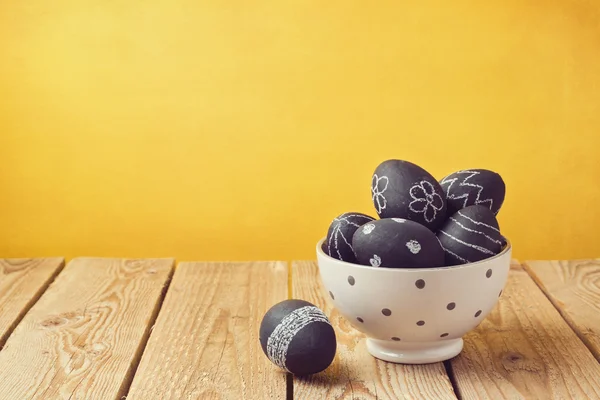 Huevos de Pascua pintados con pintura de pizarra — Foto de Stock