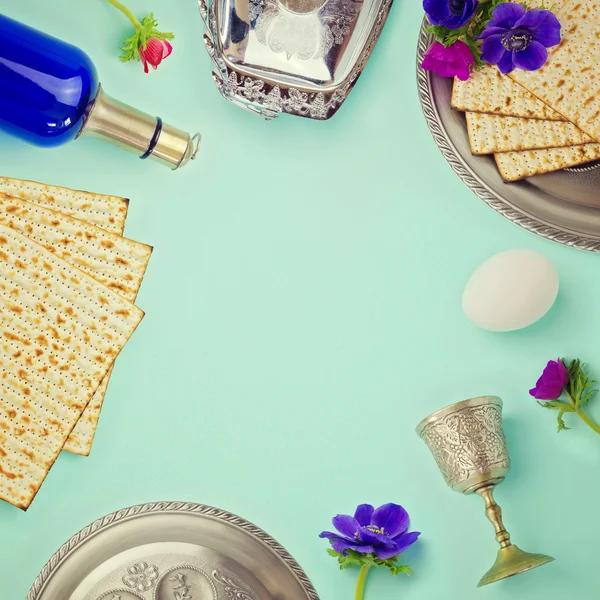 Matzo, vino y flores — Foto de Stock