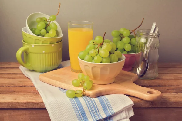 Fresh grapes on table — Stock Photo, Image