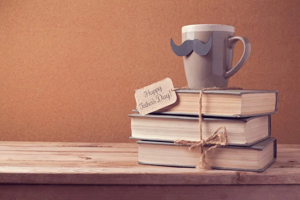 Taza de té y libros antiguos — Foto de Stock