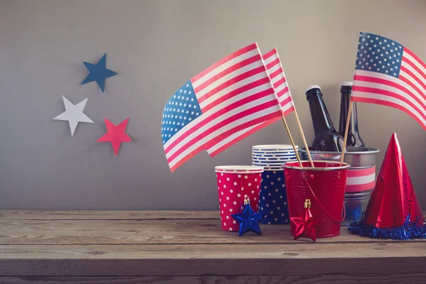 Célébration du 4 juillet avec les drapeaux américains — Photo