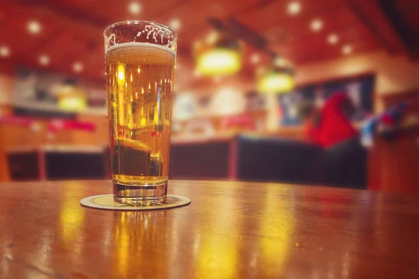 Beer glass in bar — Stock Photo, Image