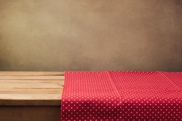 Table avec nappe à pois — Photo