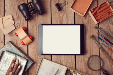 Tablet yaratıcı çalışma için sahte
