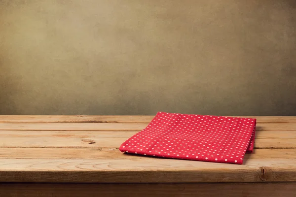 Mesa de plataforma de madeira com toalha de mesa — Fotografia de Stock