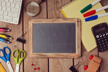 Geri okul ile arka plan için kara tahta