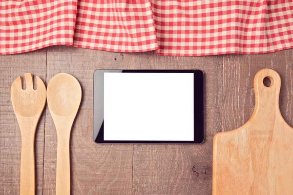 Modelo de mock up tablet com utensílios de cozinha — Fotografia de Stock