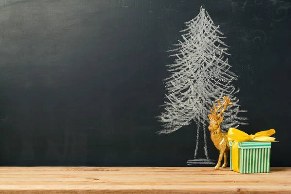 Dibujo del árbol de Navidad en pizarra — Foto de Stock