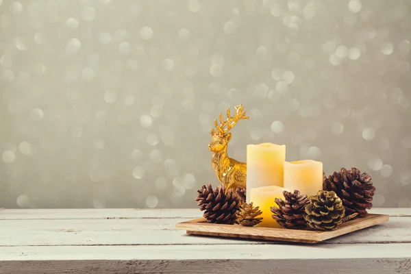 Kerzen und Kiefernmais — Stockfoto