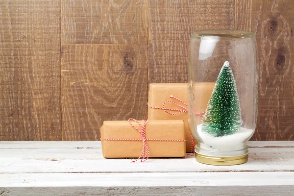 Scatole regalo di Natale e albero — Foto Stock