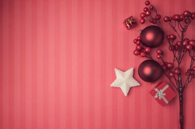 Noel arka plan kırmızı süslemeleri ile