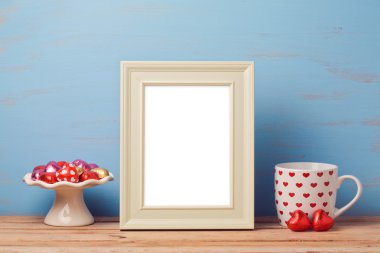 Sevgililer günü Kupası ve çikolata ile