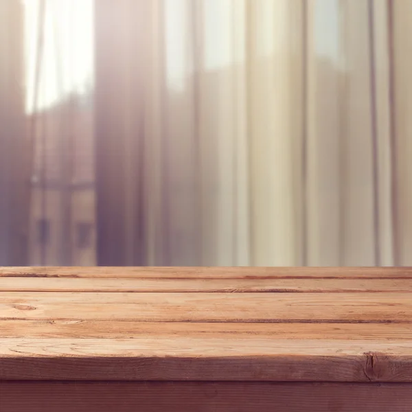 Holzdecktisch — Stockfoto