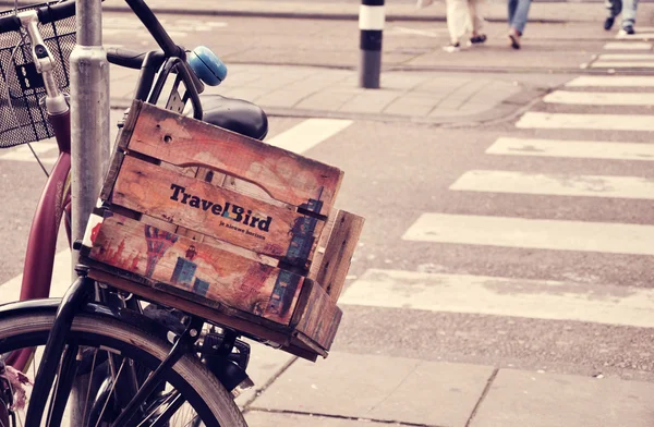 Καλάθι του ποδηλάτου στην πόλη του Άμστερνταμ — Φωτογραφία Αρχείου