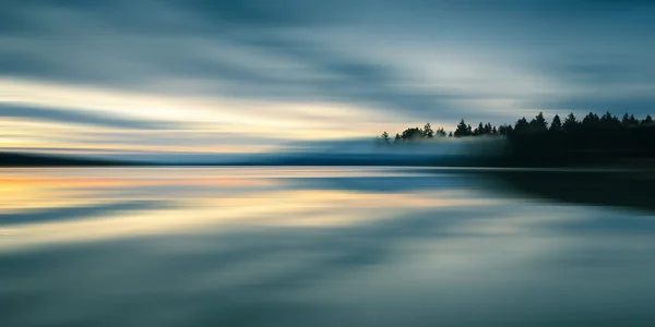 Mooie mistige landschap — Stockfoto