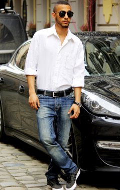 Şık genç Afrika adam 