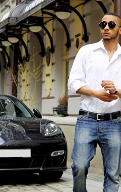 Şık genç Afrika adam 