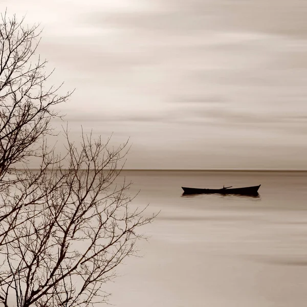 Illustrazione Barca Legno Mare Dopo Una Tempesta — Foto Stock