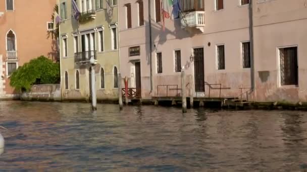 Venedig Juli 2018 Blick Von Einem Fahrenden Boot Auf Gondeln — Stockvideo
