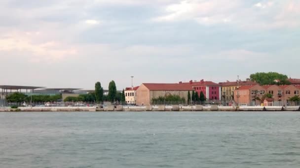 Venecia Julio 2018 Estabilizado Zoom Lento Terminal Ferry Venecia Italia — Vídeos de Stock