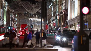 LONDON - 3 Kasım 2020: Geceleyin Regents Caddesi boyunca trafik kapatıldı
