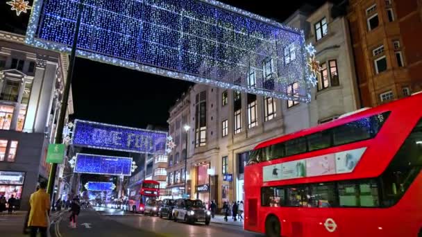 Londra Kasım 2020 Oxford Caddesi Ndeki Aydınlık Noel Süslemelerinin Altında — Stok video