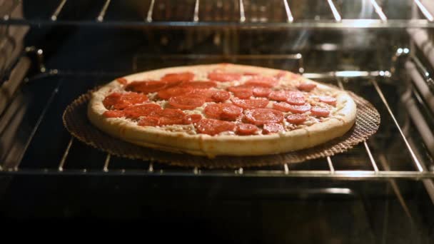 Timelapse Pepperoni Pizza Gătit Într Cuptor Pepperoni Bucle Încet Timp — Videoclip de stoc