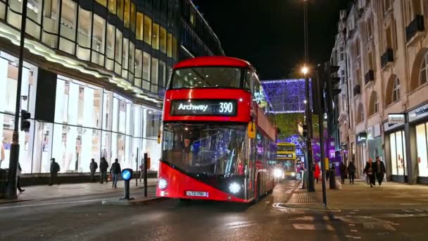 Kasım 2020 Londra Çift Katlı Otobüsleri Oxford Caddesi Noel Işıkları — Stok video