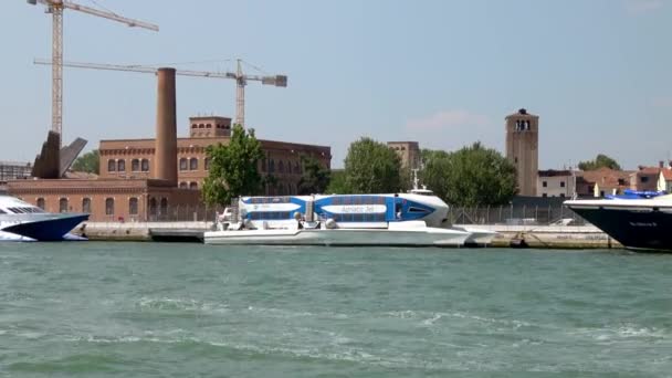 Venice Július 2018 Nagy Jachtok Horgonyzott Port Venice Velencében Olaszországban — Stock videók