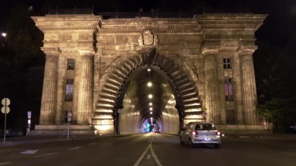 Budapest Sierpnia 2018 Wejście Tunelu Zamkowego Budzie Nocy Wyłączone Ujęcie — Wideo stockowe