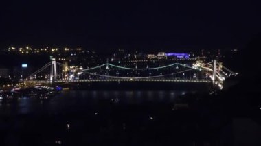 Budapeşte, Macaristan 'daki Elisabeth Köprüsü' nün hava görüntüleri..