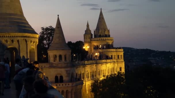 Budapest Ağustos 2018 Geceleyin Macaristan Budapeşte Kentindeki Balıkçı Kalesi Nin — Stok video