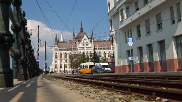 Budapest Août 2018 Plan Angle Bas Tramway Approche Budapest Hongrie — Video