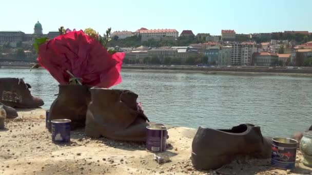 Budapest August 2018 Close Van Schoenen Donauoever Boedapest Hongarije Met — Stockvideo