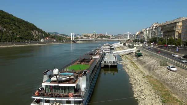 Ağustos 2018 Macaristan Başkenti Budapeşte Deki Elisabeth Köprüsü Ile Tuna — Stok video
