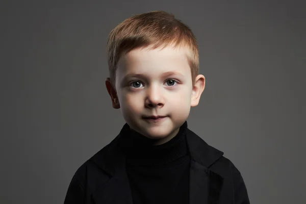 Portrait de mode d'enfant. beau petit garçon. Les enfants à la mode — Photo