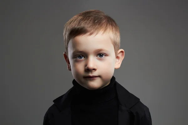 Retrato de moda de niño. Guapo poco boy.fashionable niños —  Fotos de Stock
