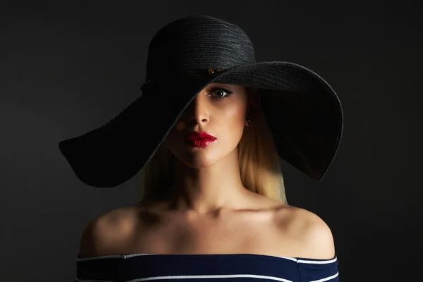 美丽的女人的帽子 — 图库照片