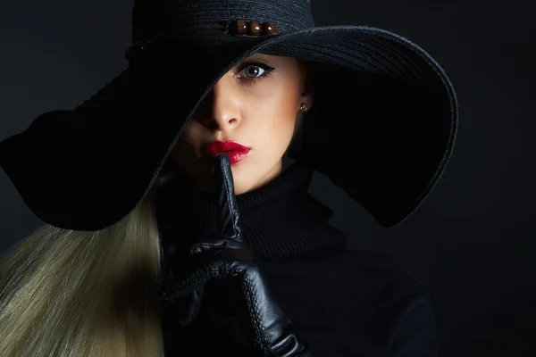 Woman in hat and leather gloves — Stock Photo, Image