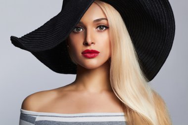 şapkalı güzel kadın