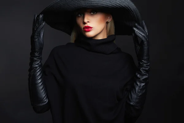 Woman in hat and leather gloves — Stock Photo, Image