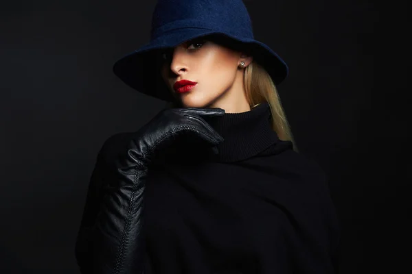 Beautiful woman in hat and leather gloves. Retro fashion girl — Stock Photo, Image
