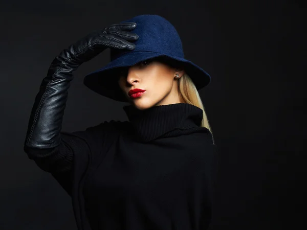 Beautiful woman in hat and leather gloves. Retro fashion girl — Stock Photo, Image