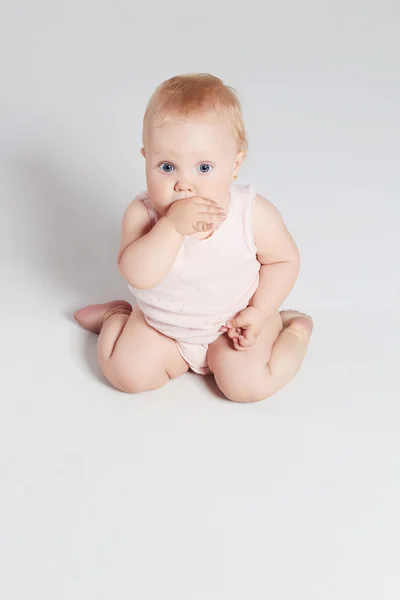 Baby flicka. lite rolig child.newborn — Stockfoto