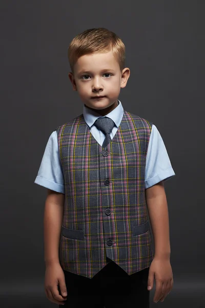 Niño de moda poco boy.stylish en traje y corbata — Foto de Stock