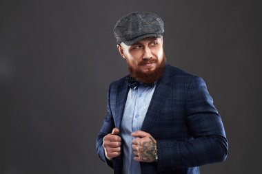 suit.old Hipster boy.handsome adam şapkalı sakallı adam