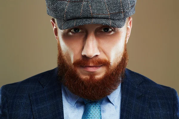 Barbudo hombre.Hipster boy.handsome hombre en hat.Brutal hombre con barba roja —  Fotos de Stock